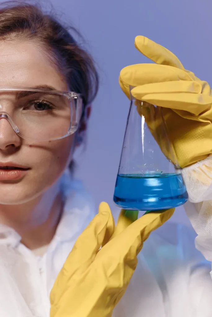 Recherche en laboratoire, photographie illustrative de Pavel Danilyuk